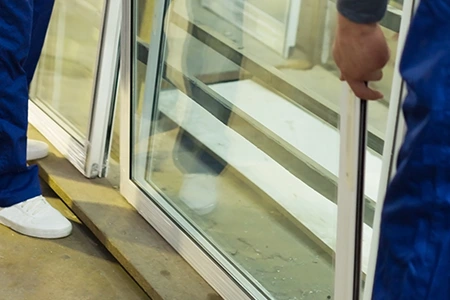 Commercial Glass Repair Technician in Bloomingdale, FL